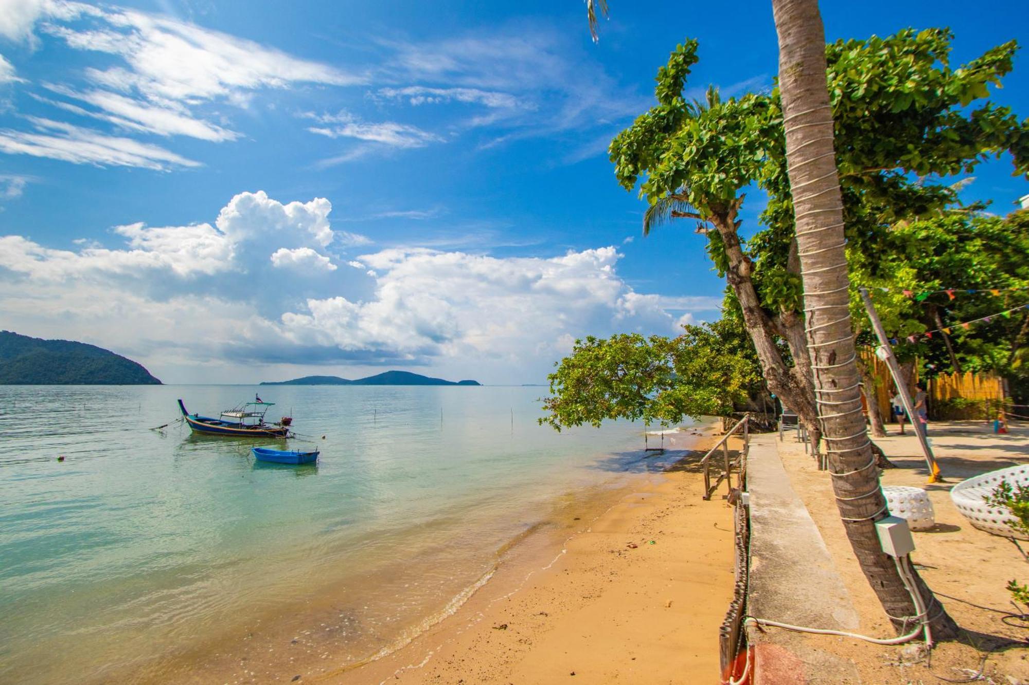 Villa 【beach Front】海景沙滩别墅，私人泳池，免费早餐，女佣每日清洁，生活方便交通便利