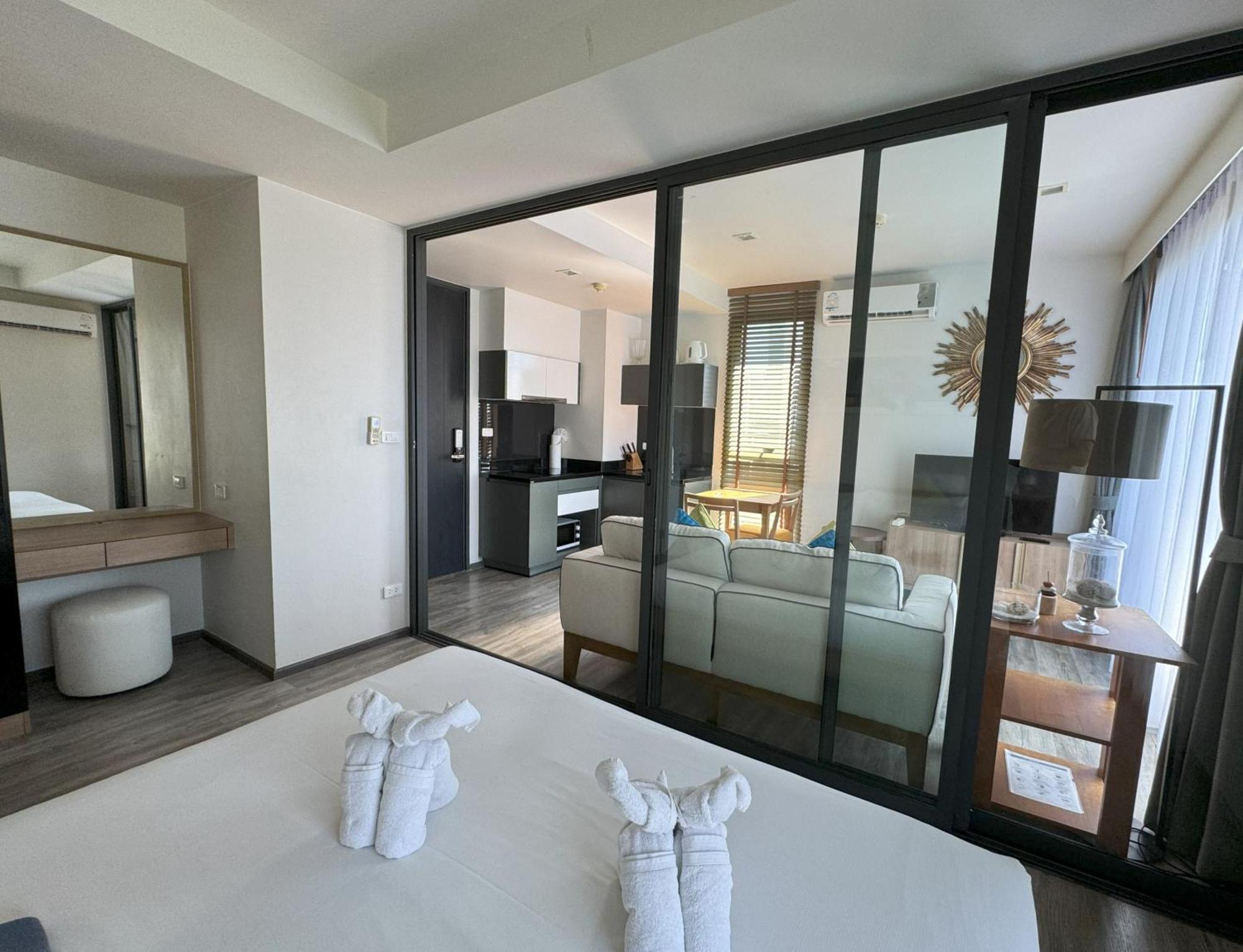 Apartment The Deck By Lofty Patong