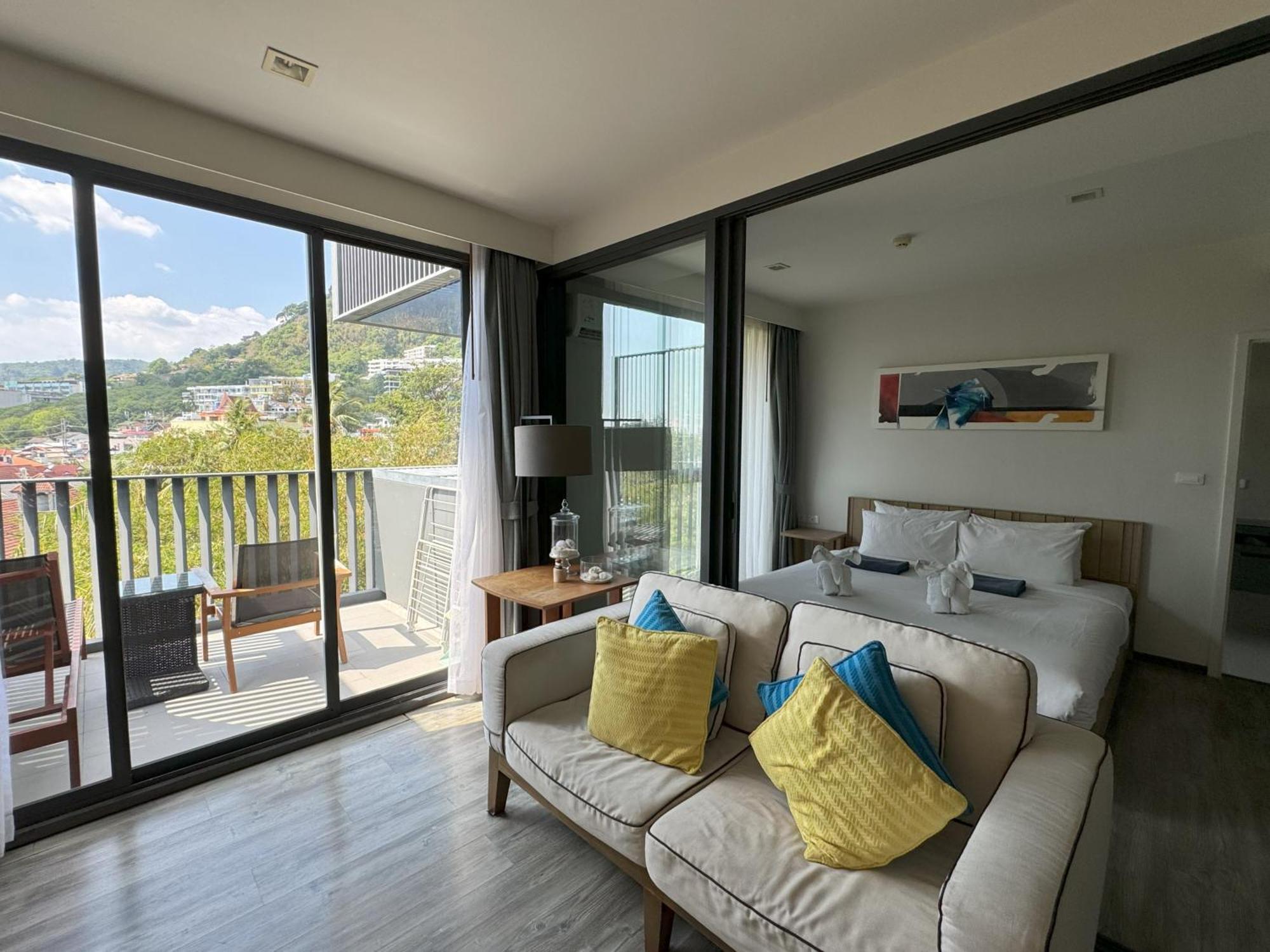 The Deck By Lofty Apartment