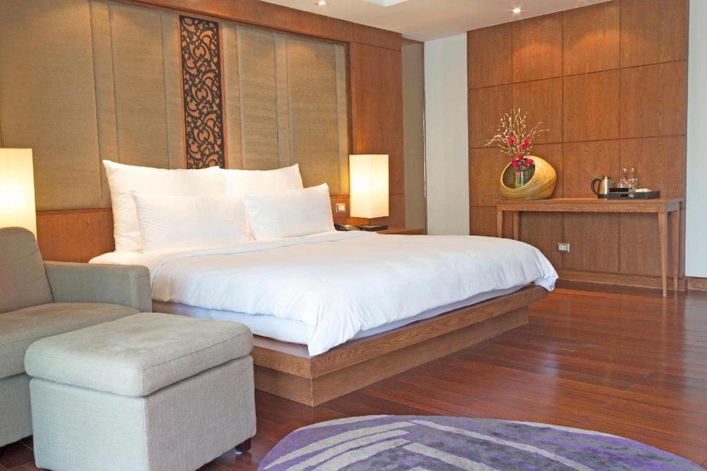 Resort The Nchantra Beachfront *