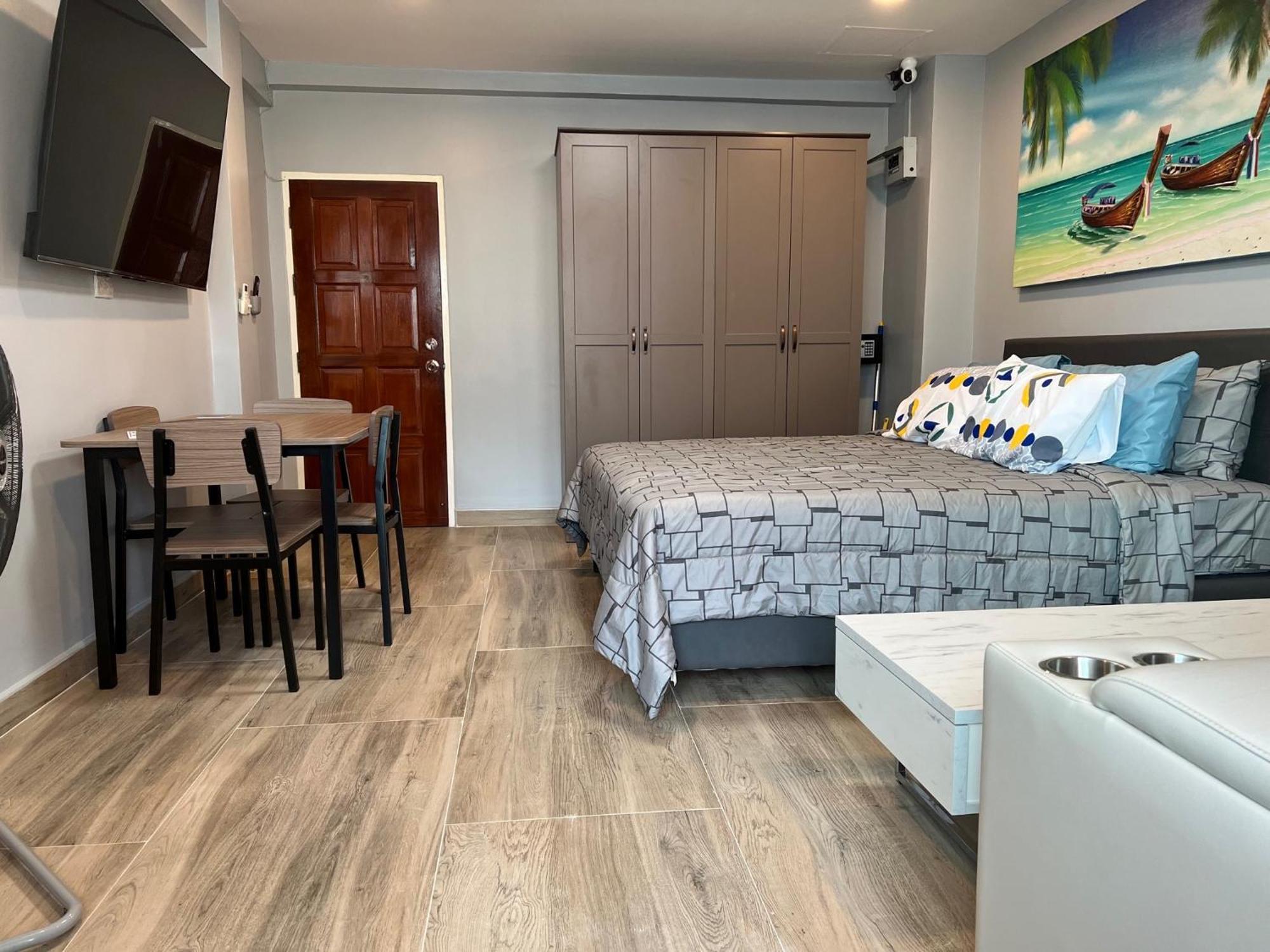 Beachside Luxury Condo: Smart Living With Ocean Proximity *