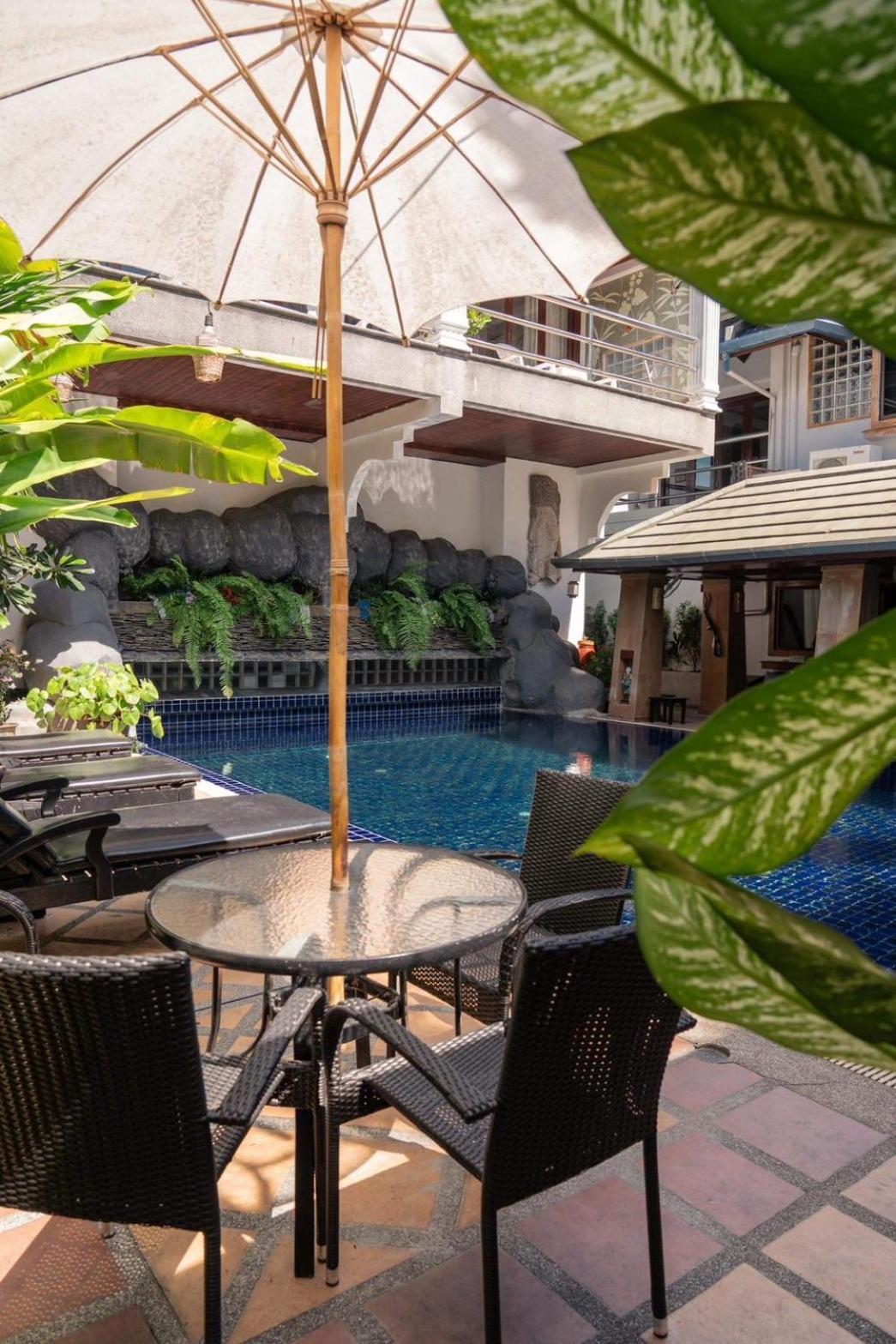 Talay Naiharn Hotel 4*