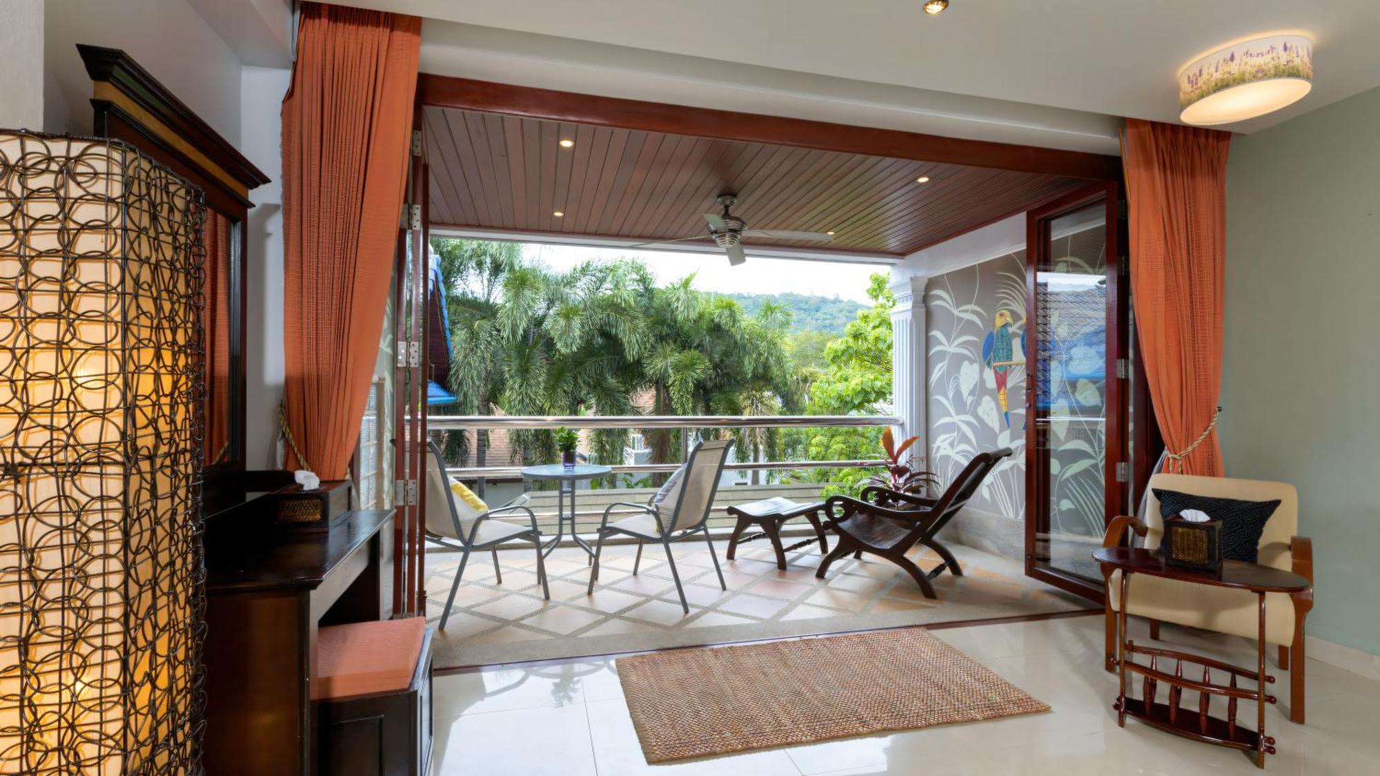 Talay Naiharn Hotel