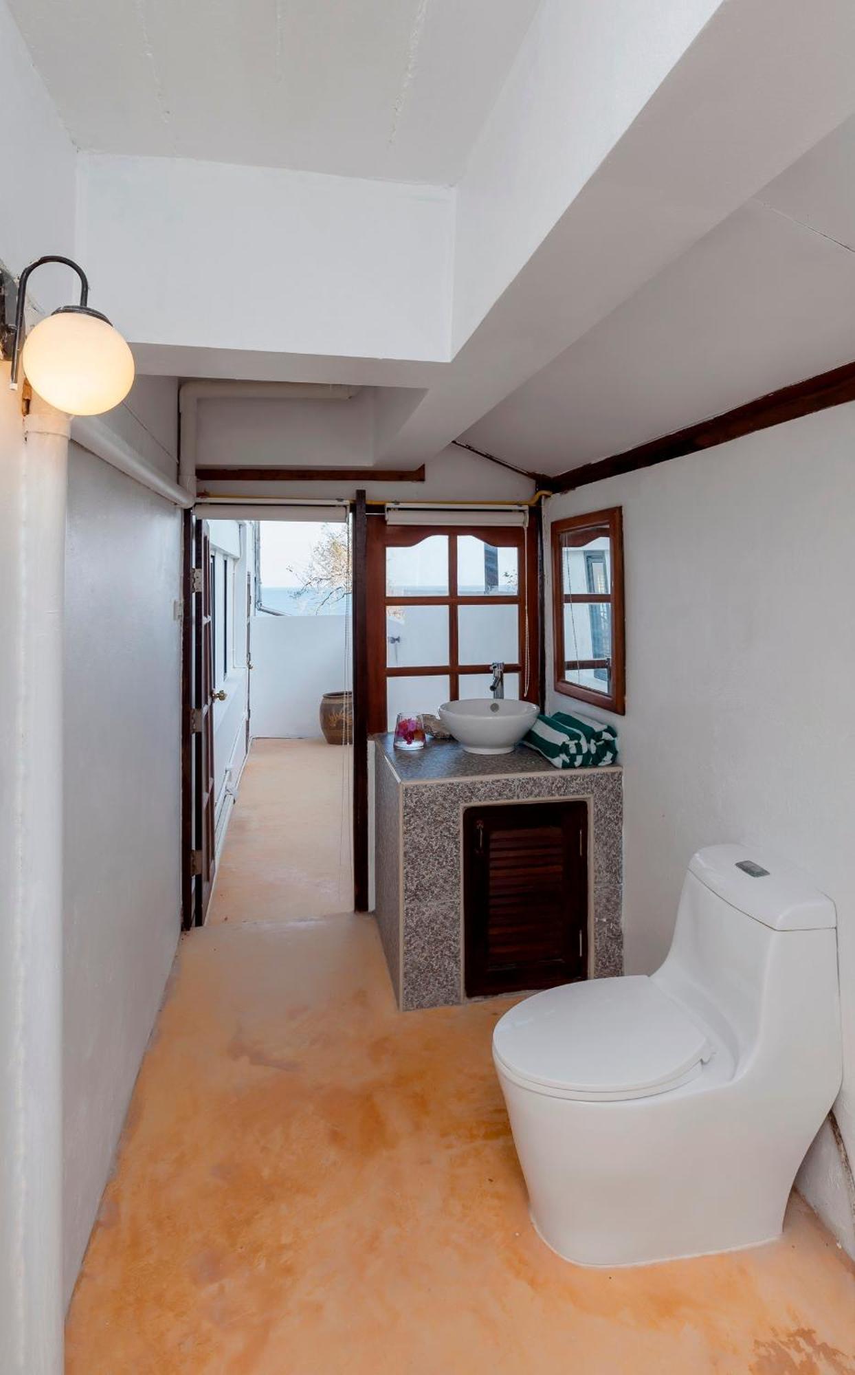 Villa Baan Khunying - Secluded Phuket Beachfront Villa Rawai
