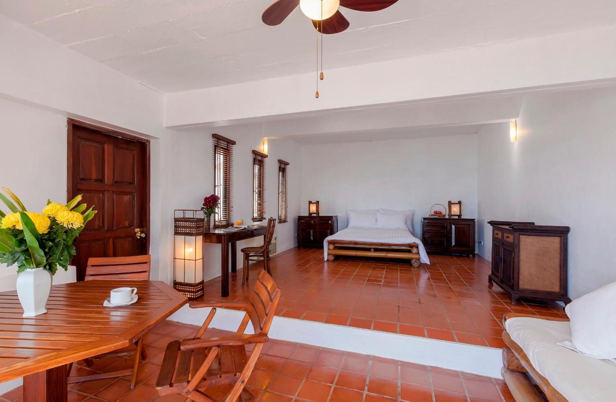 Baan Khunying - Secluded Phuket Beachfront Villa