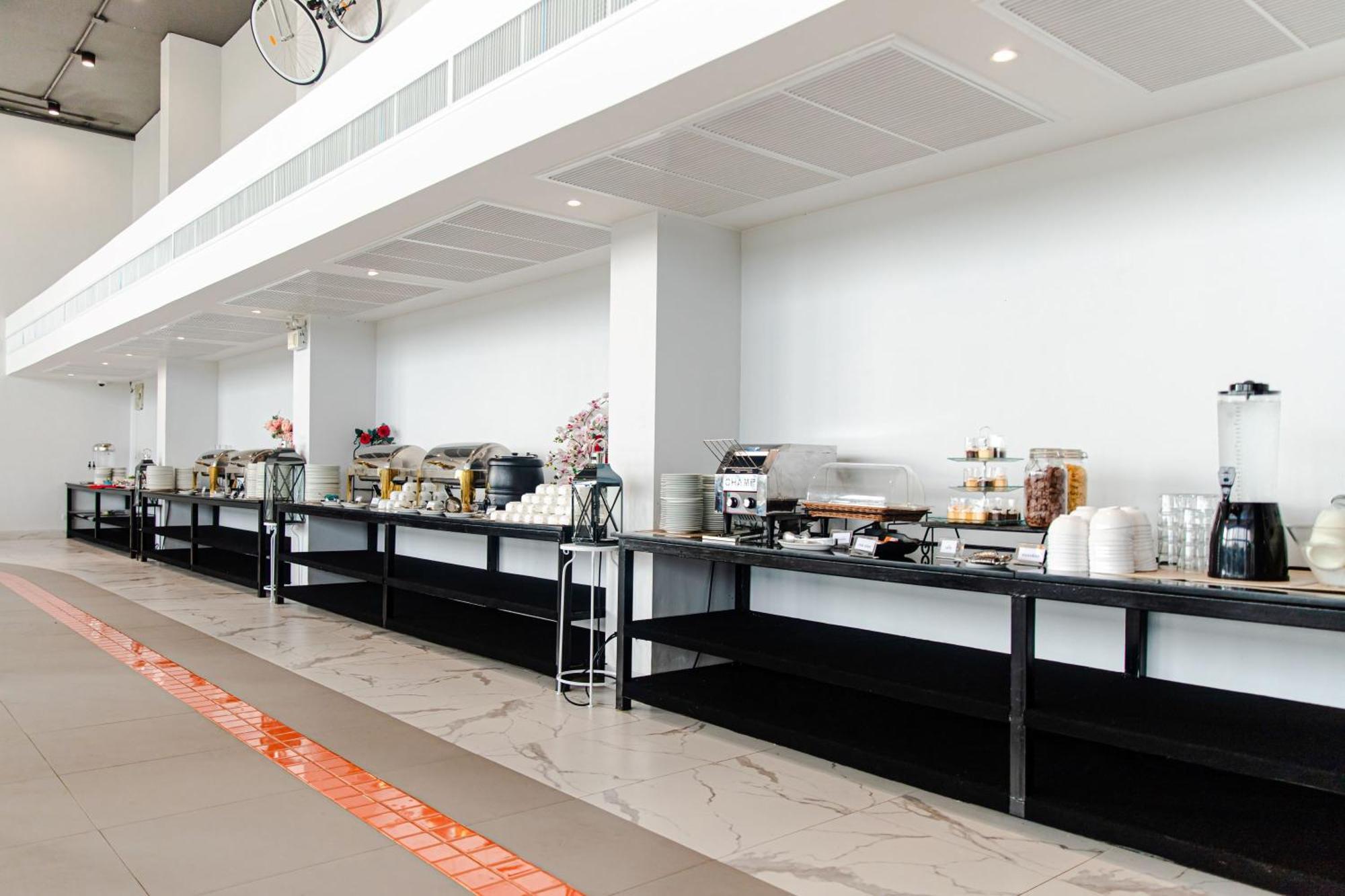 Hotel Tour De Phuket - Sha 4*