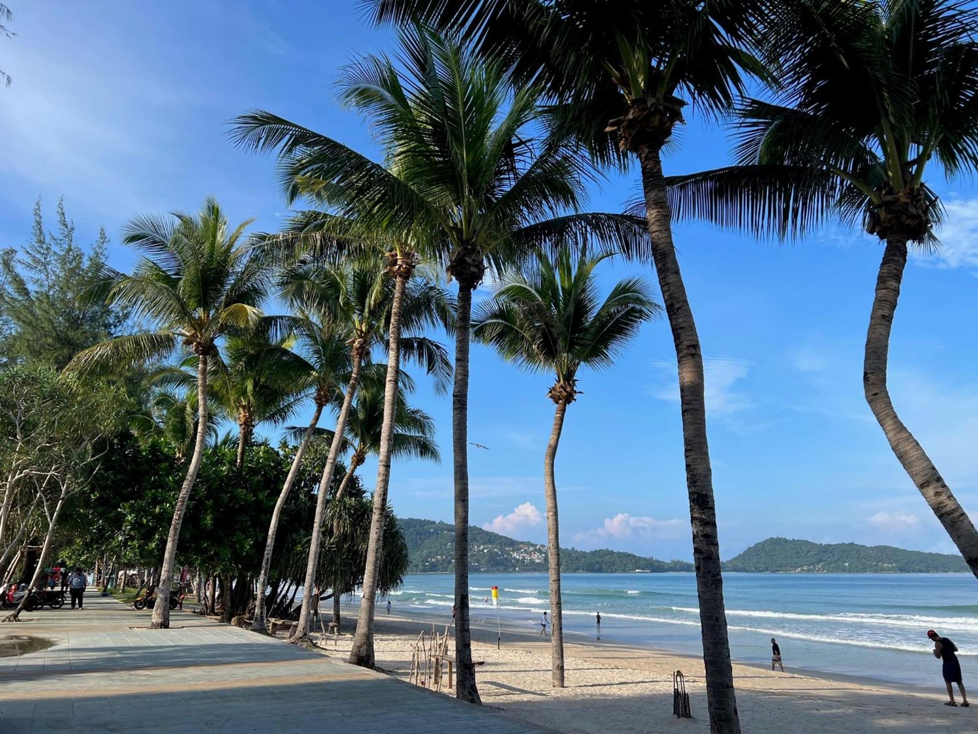 Apartment Beachside Luxury Condo: Smart Living With Ocean Proximity Patong