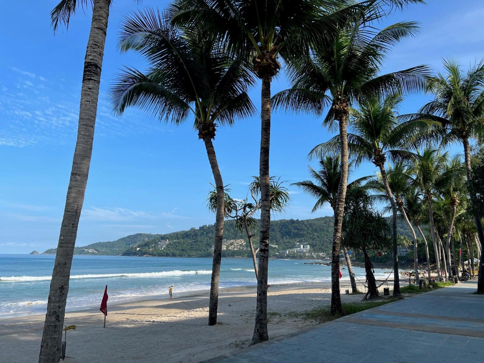 Beachside Luxury Condo: Smart Living With Ocean Proximity Apartment