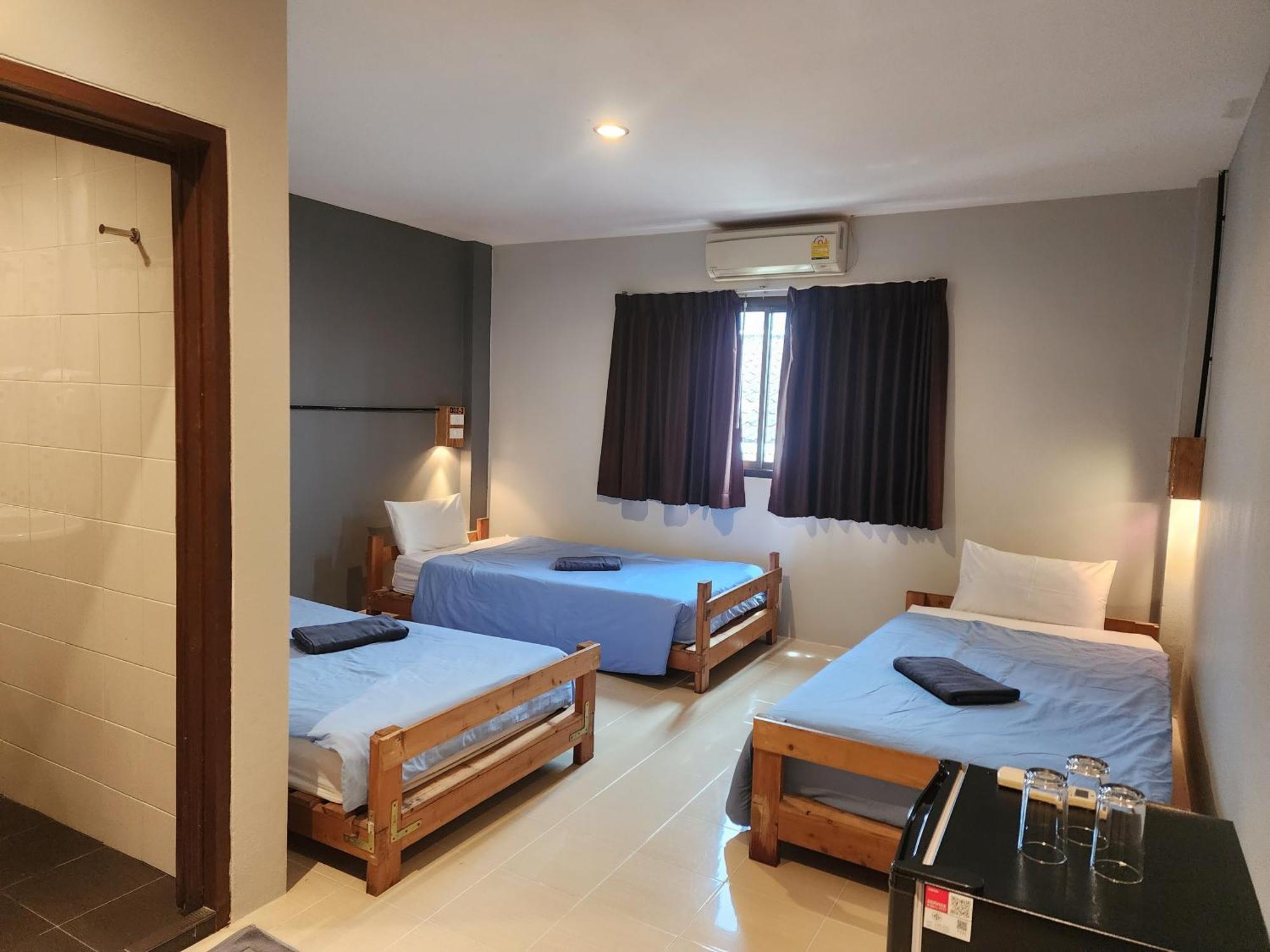 Hostel Dfeel House *