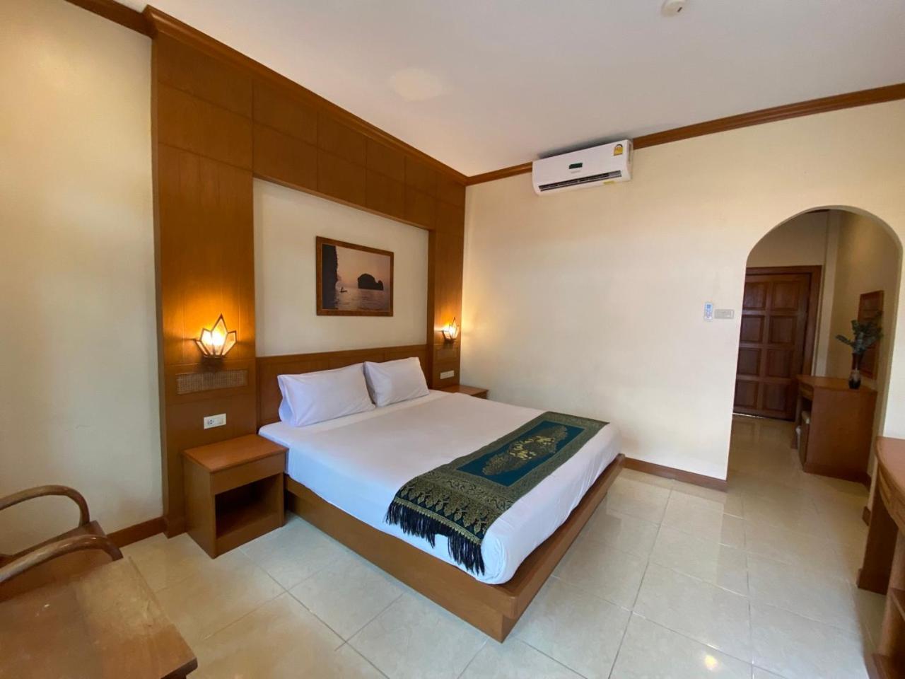 Baan Sudarat Phuket