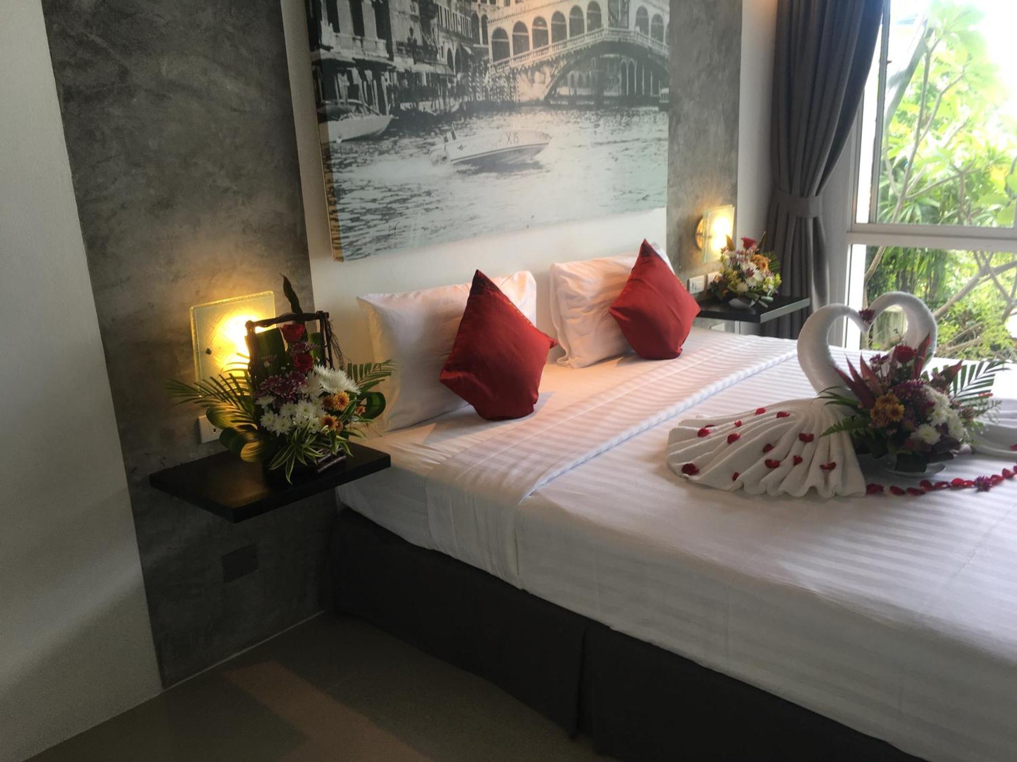 The Front And Hotel 3*