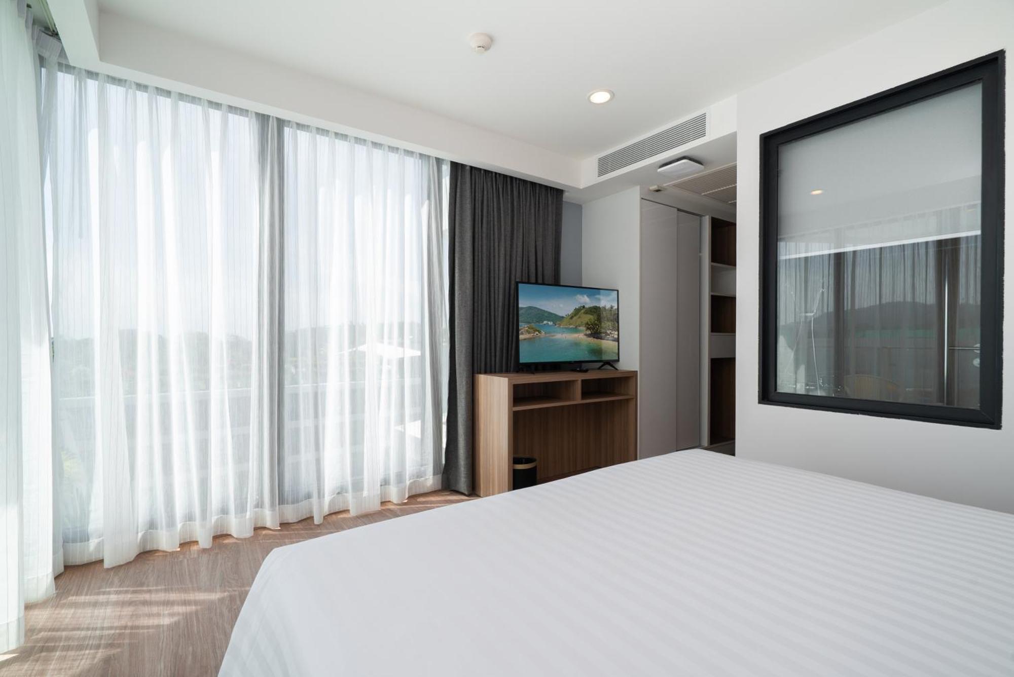 Wekata Luxury Kata Beach (Phuket)