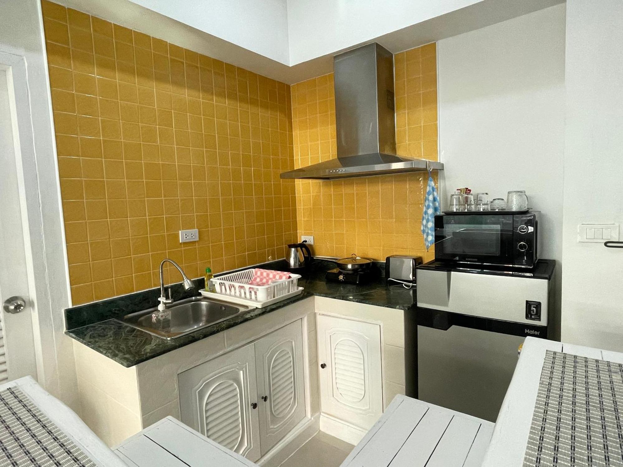 Thalassa Pool Guest house