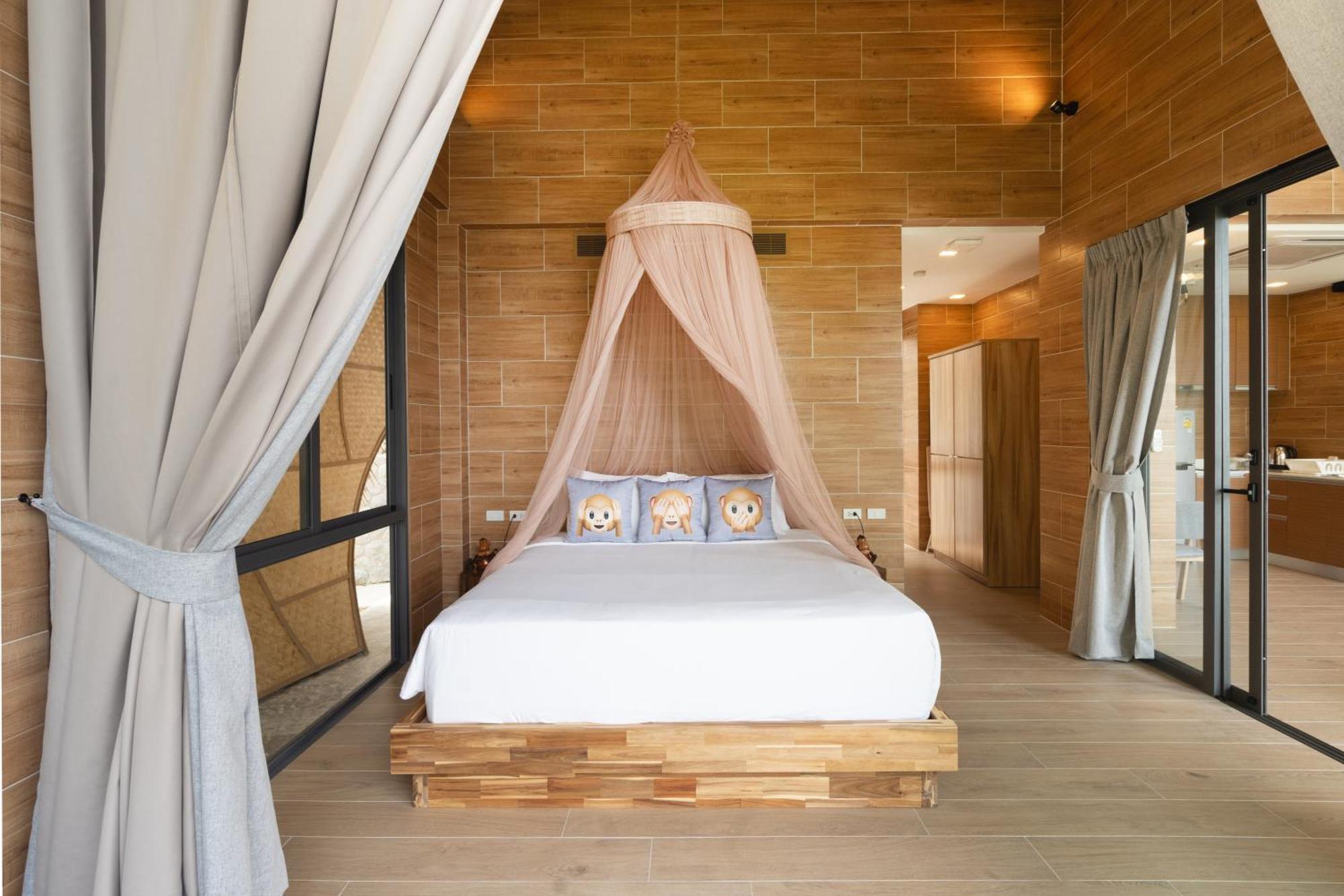 Three monkeys villas 5*