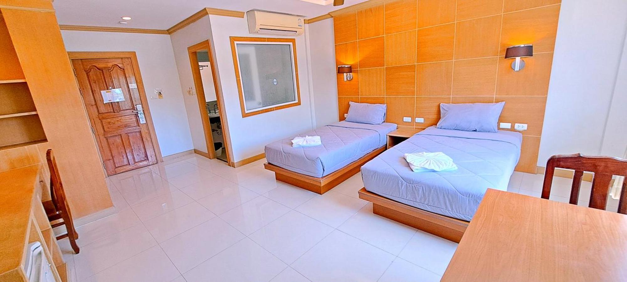 Hotel Harbor & Service Patong