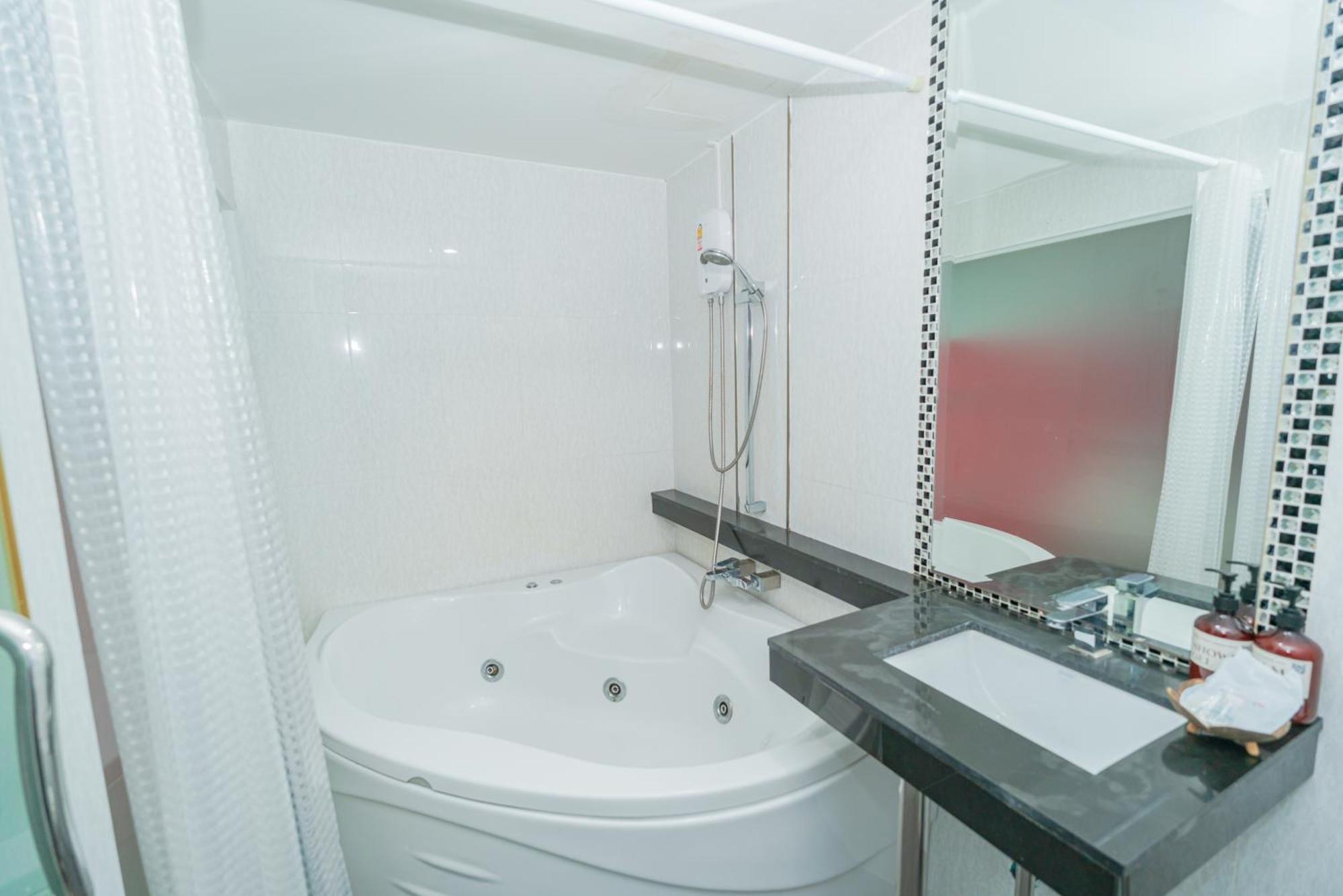 Diamond Hotel 3*