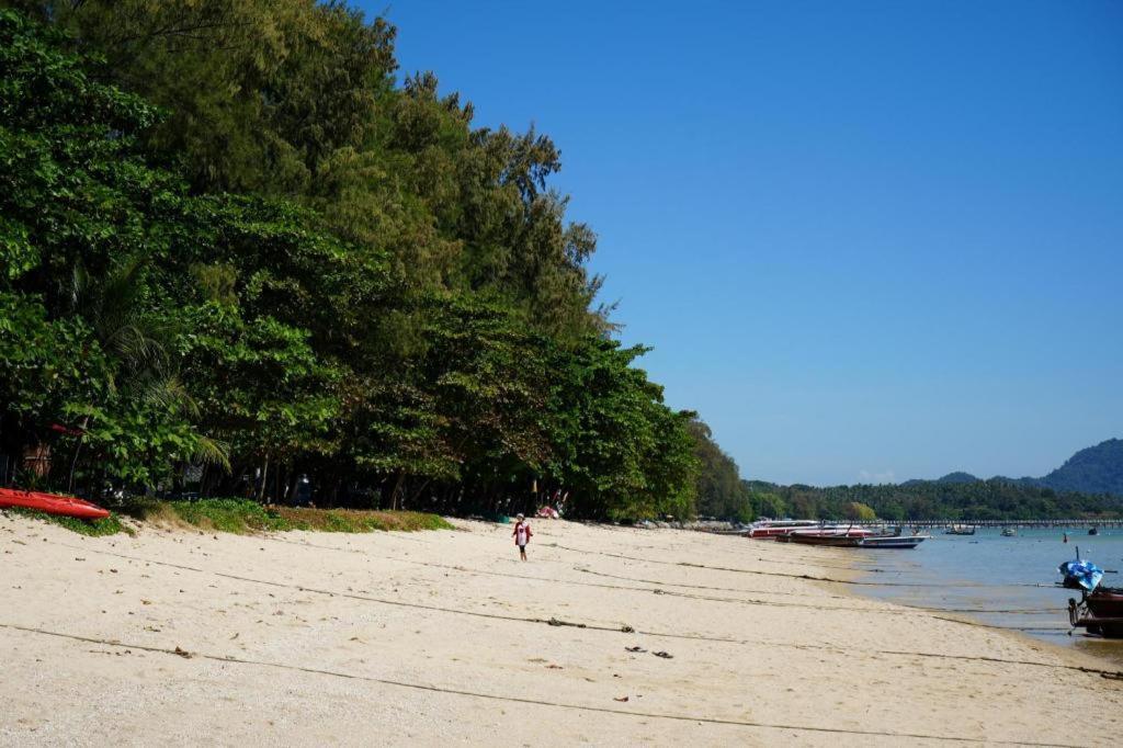 Utopia Naiharn Nai Harn