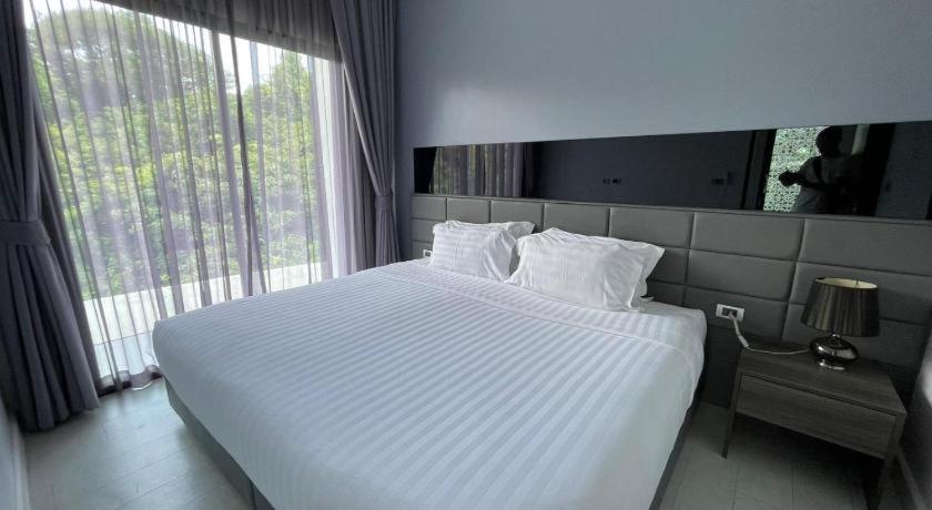 Utopia Naiharn Resort 4*