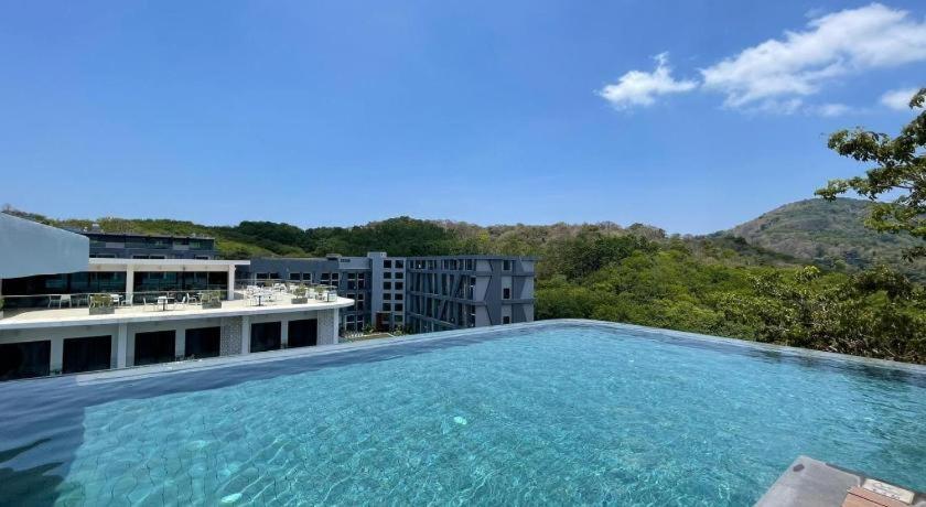 Resort Utopia Naiharn 4*