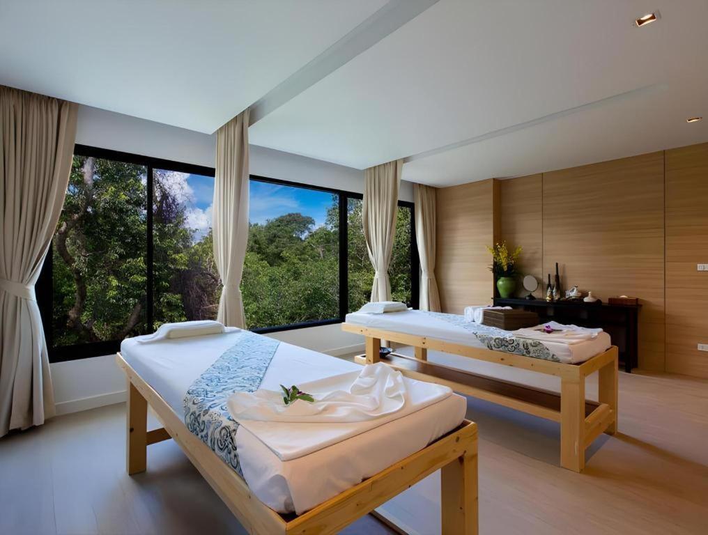 Utopia Naiharn Resort