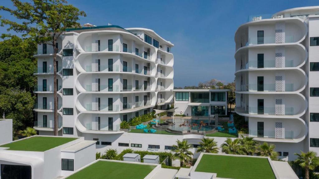 Resort Utopia Naiharn 4*