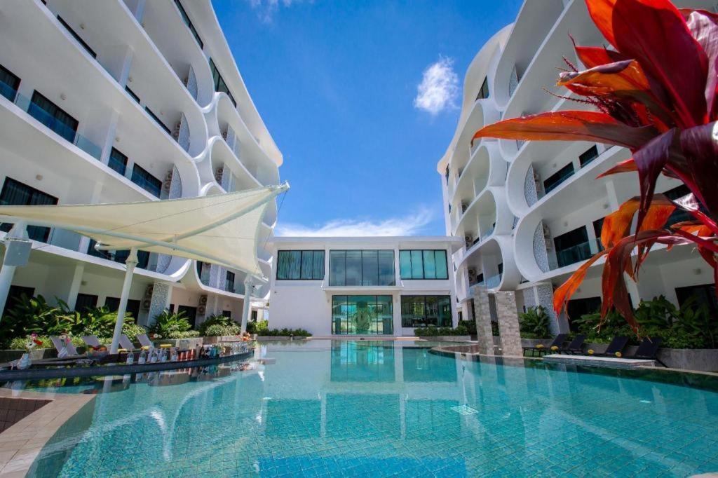 Utopia Naiharn Resort Nai Harn