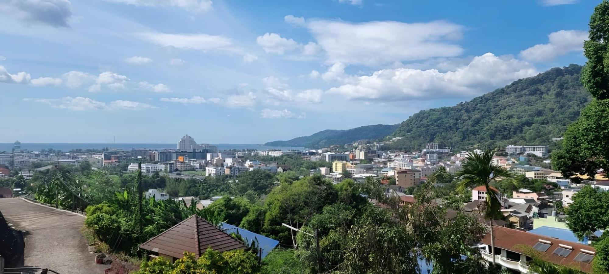 Ratana Hill Aparthotel