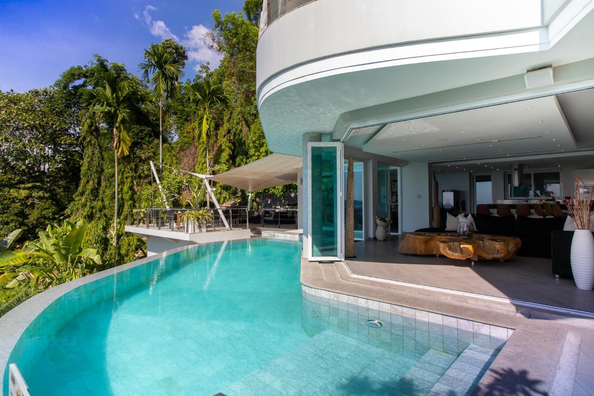 Beyond 9 Bedroom Fully Staffed Seaview