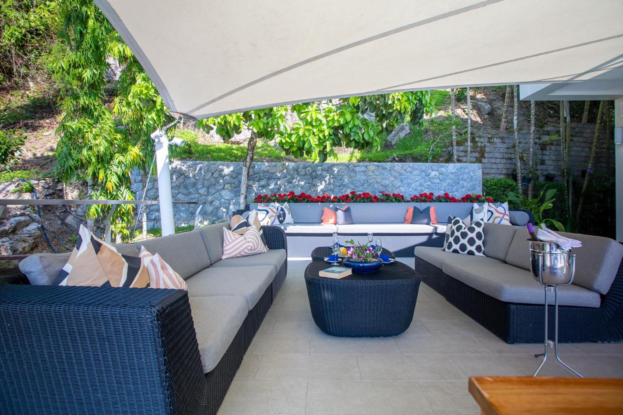 Beyond 9 Bedroom Fully Staffed Seaview Villa *