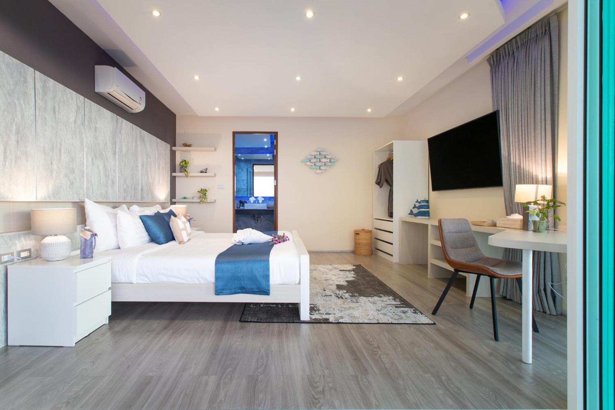 Beyond 9 Bedroom Fully Staffed Seaview *