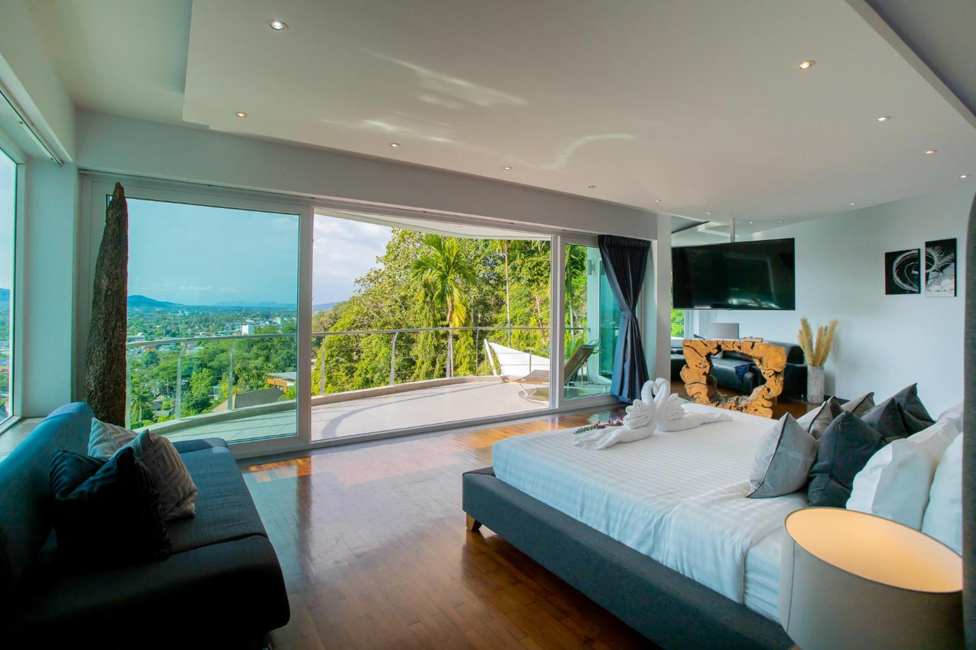 Beyond 9 Bedroom Fully Staffed Seaview