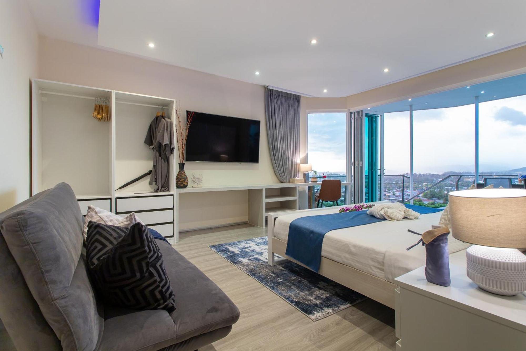 Beyond 9 Bedroom Fully Staffed Seaview *
