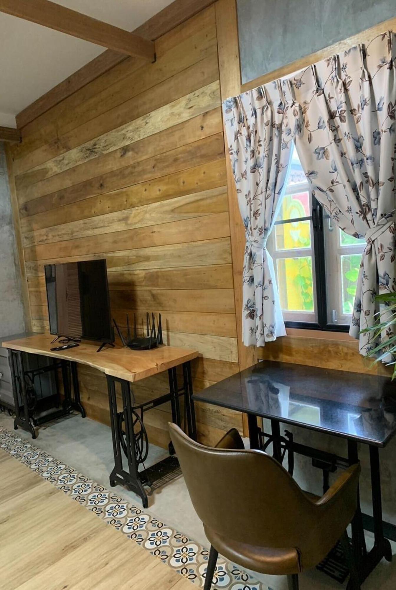 Forest & Mama's Restaurant 2*