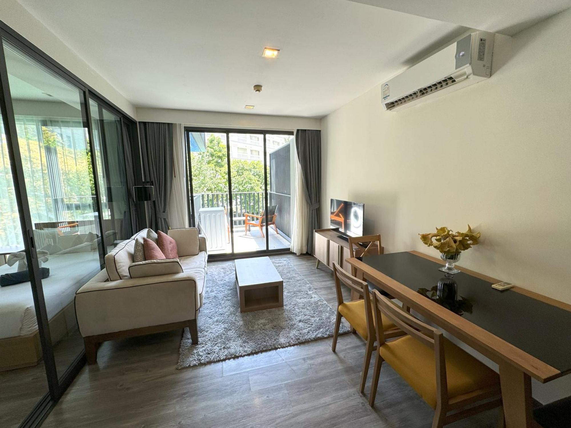 The Deck By Lofty Apartment