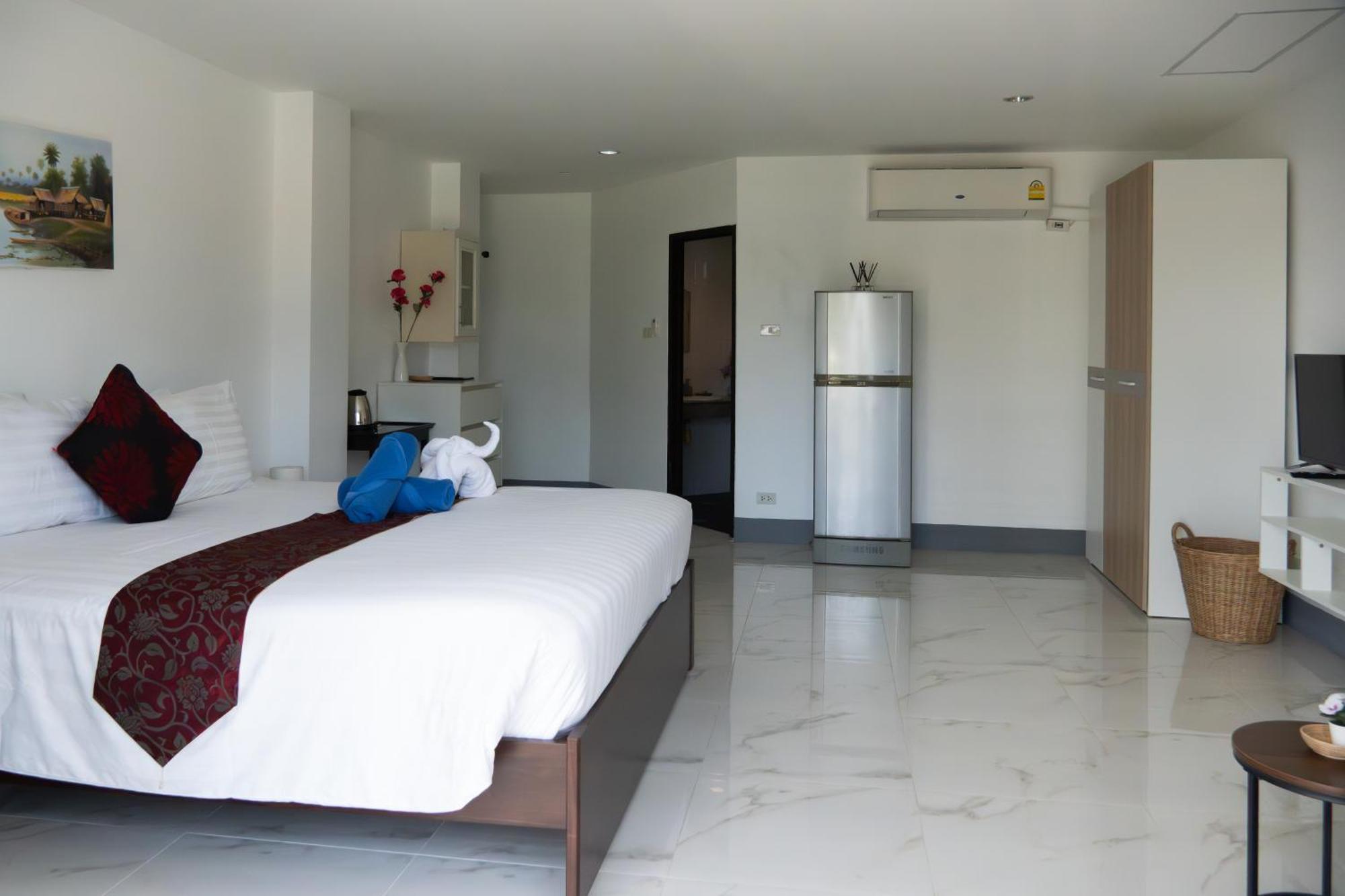Deng's 3* Kamala Beach