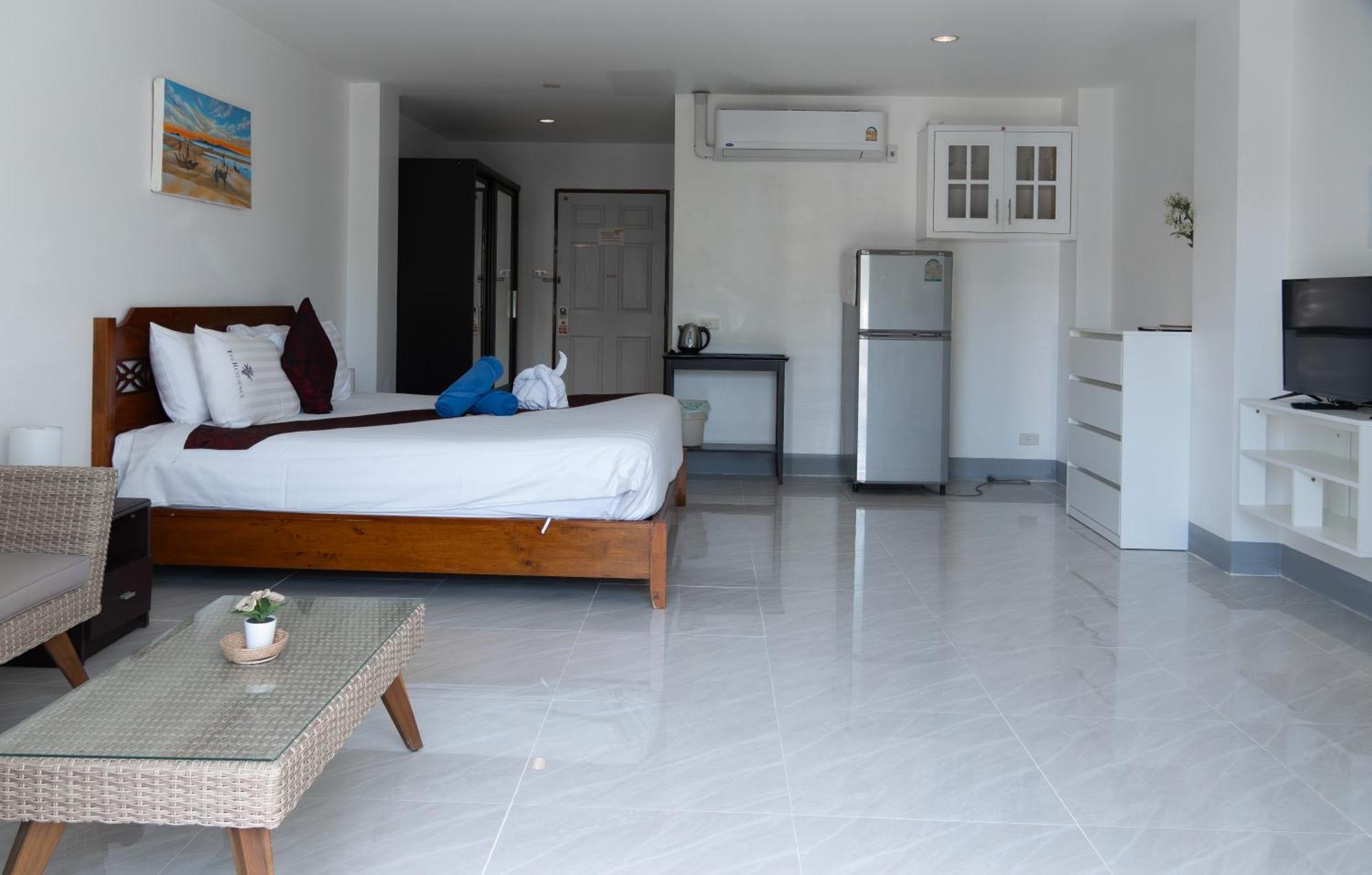 Deng's Hotel 3*