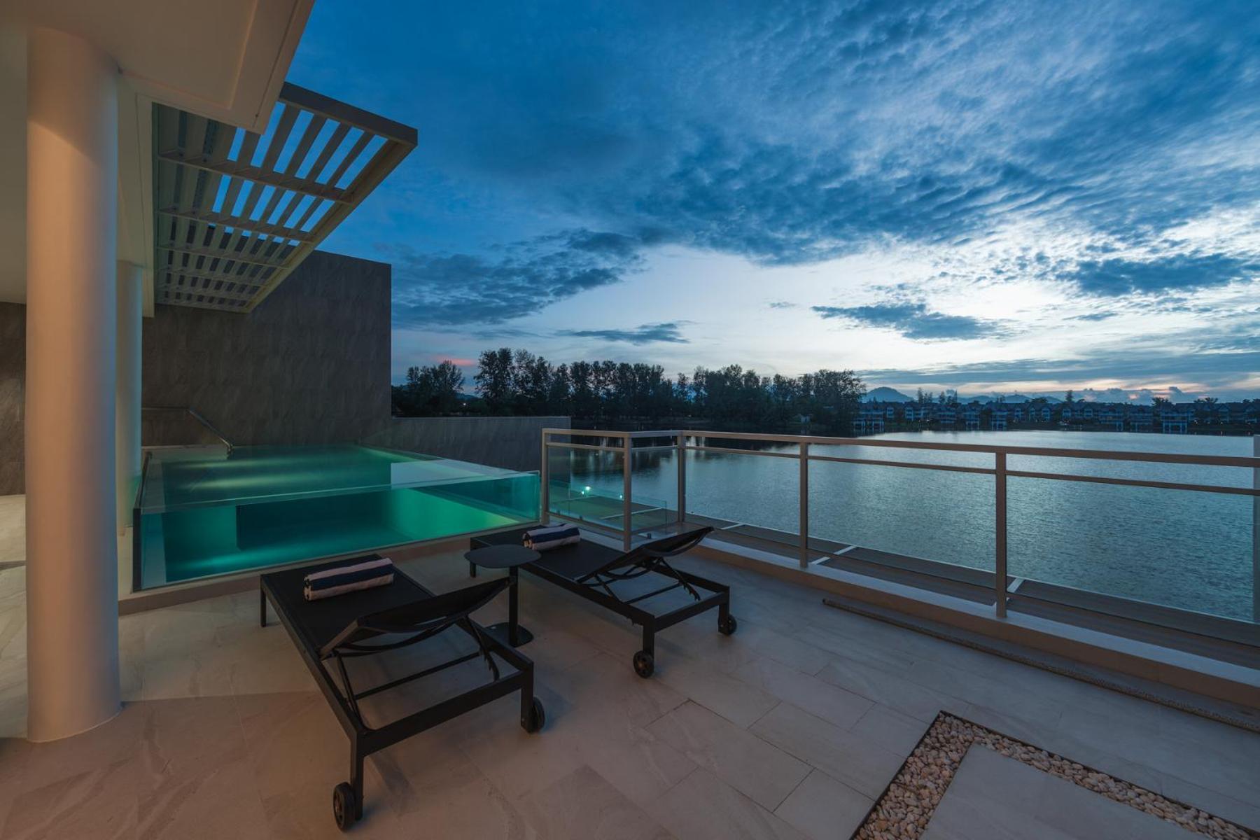Beachfront Residences - Stunning Sea And View