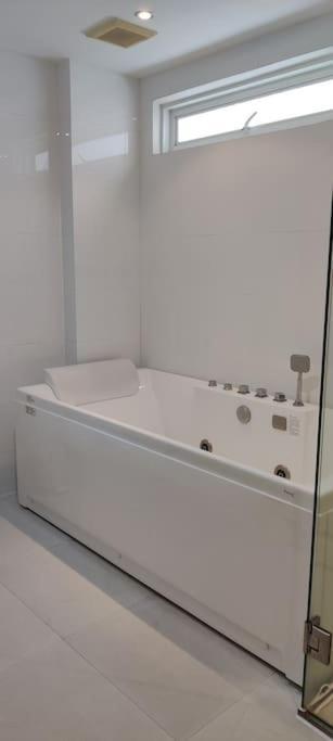 Sunset Plaza 2 Bedrooms Oceanview Ban Karon