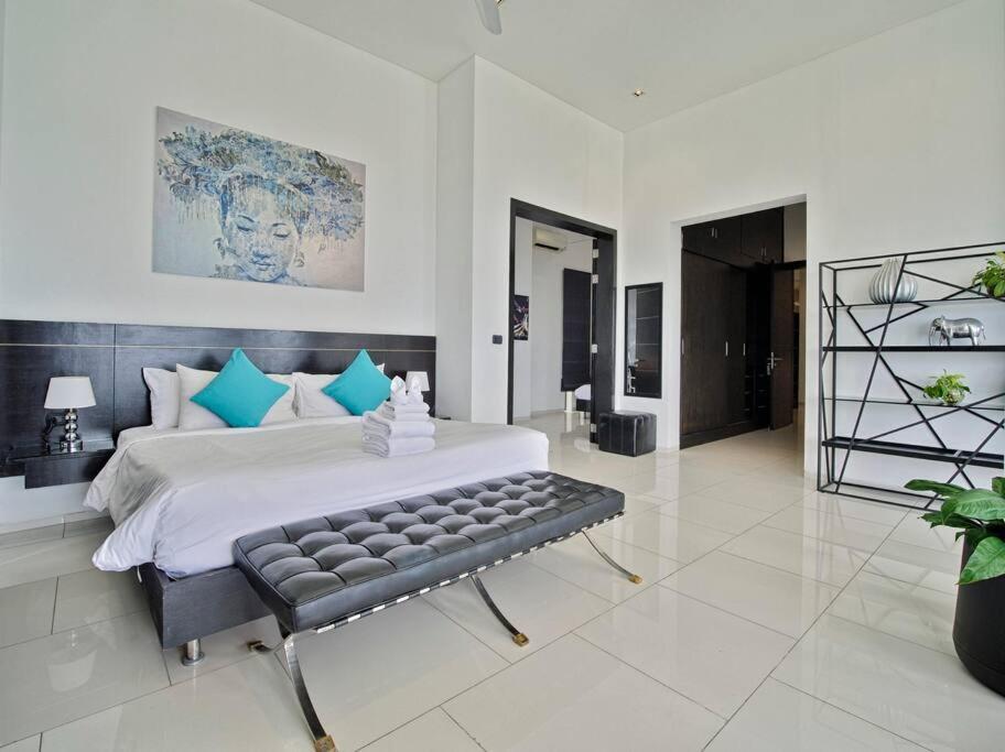 Amonteera Surin Beach (Phuket)