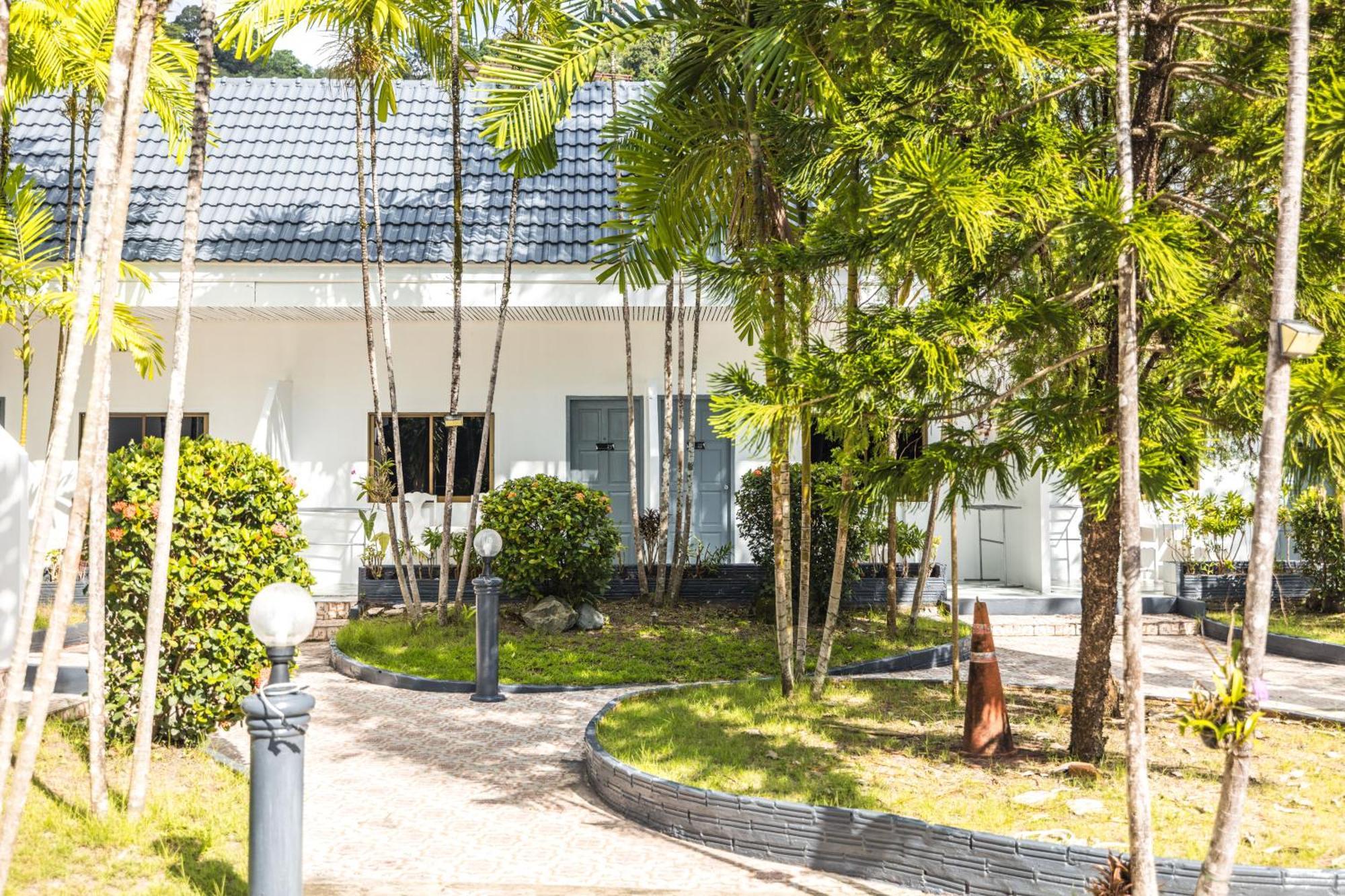 The Coconut Nanai Hotel