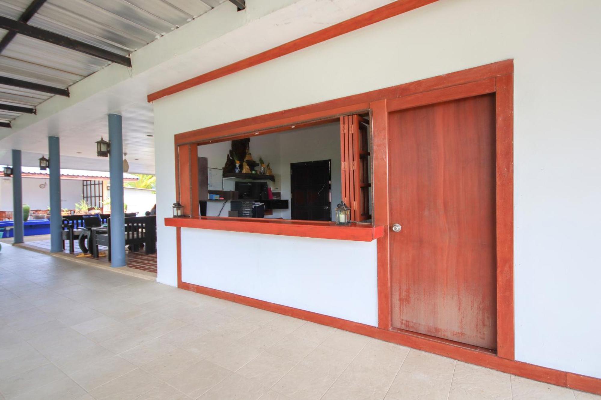 Capital O75345 Praewa Naiyang Phuket Nai Yang
