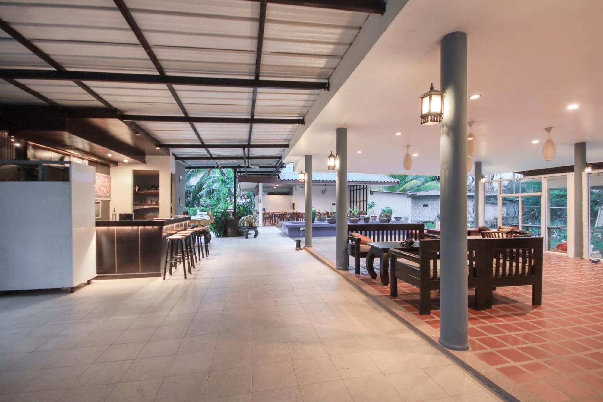 Capital O75345 Praewa Naiyang Phuket Hotel