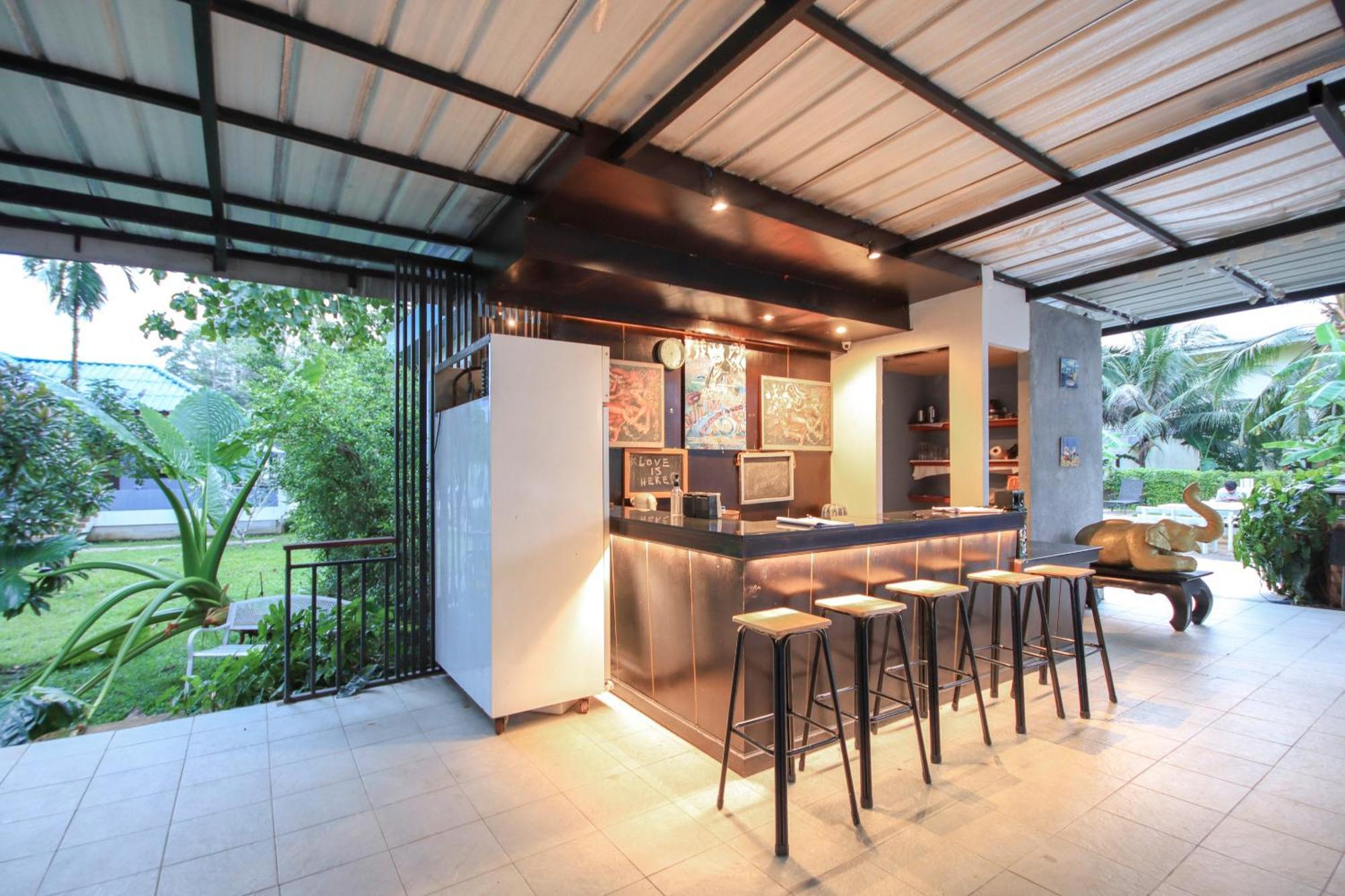 Capital O75345 Praewa Naiyang Phuket Hotel 4*