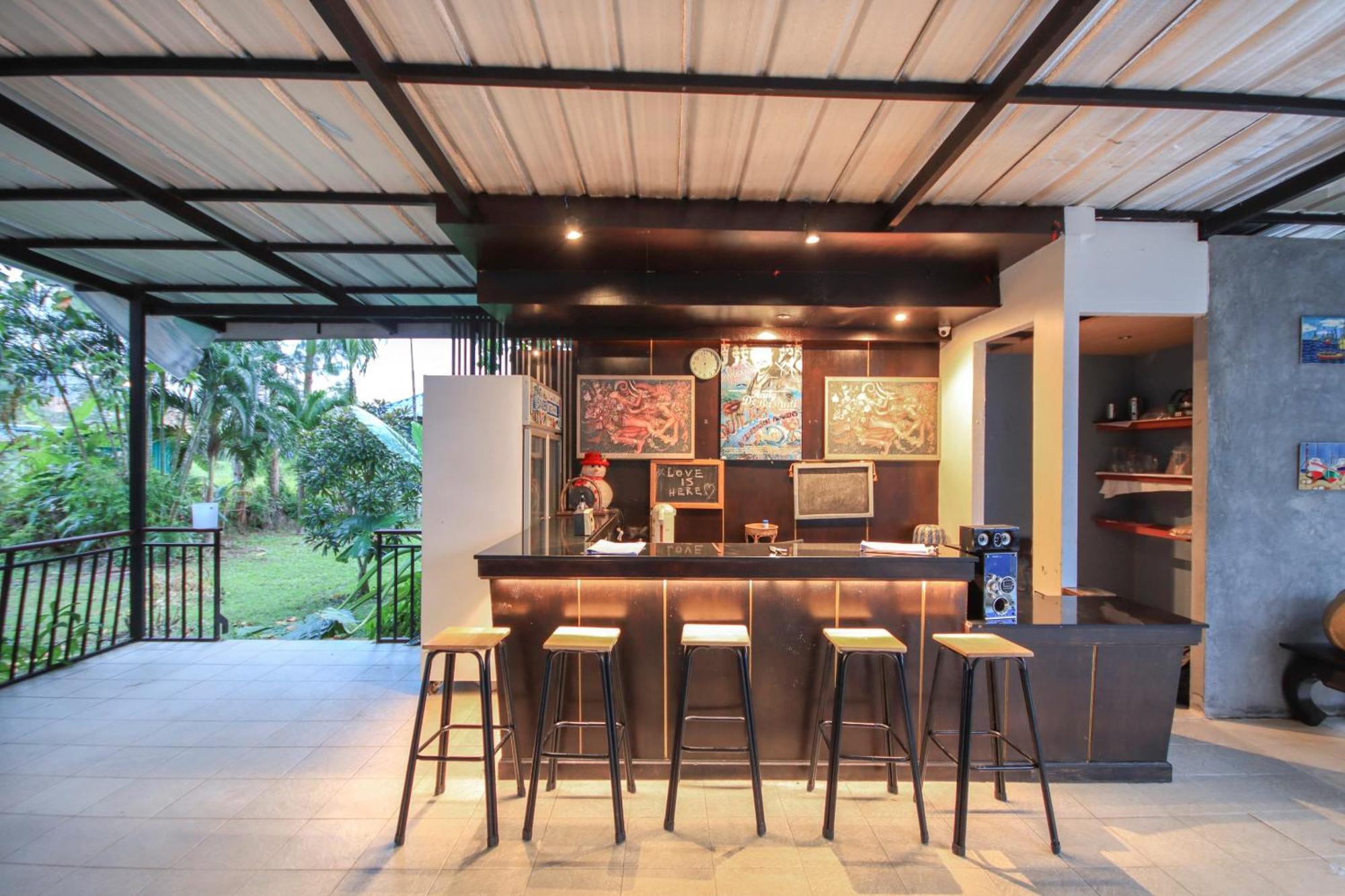 Capital O75345 Praewa Naiyang Phuket Nai Yang