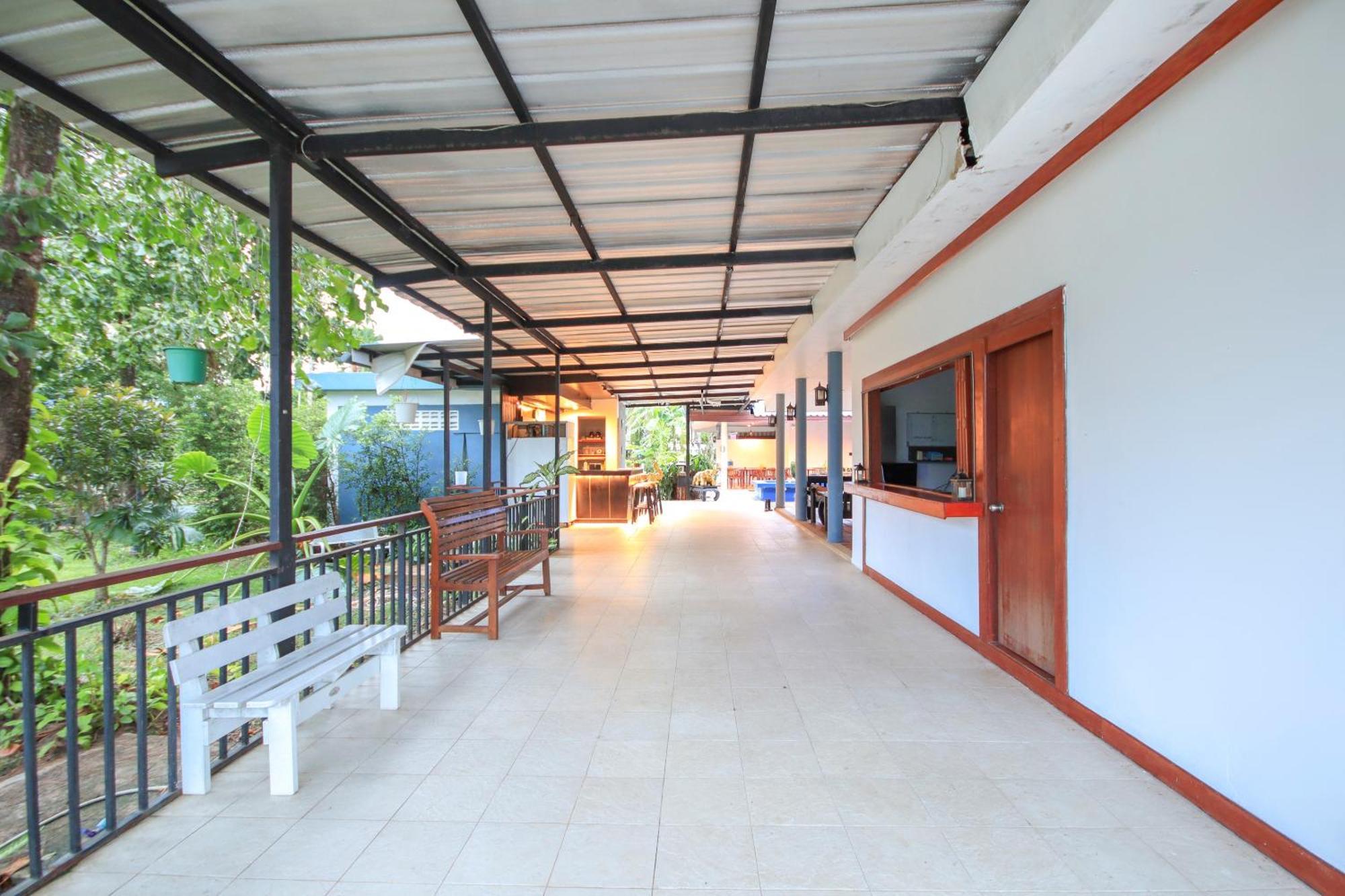 Capital O75345 Praewa Naiyang Phuket Hotel