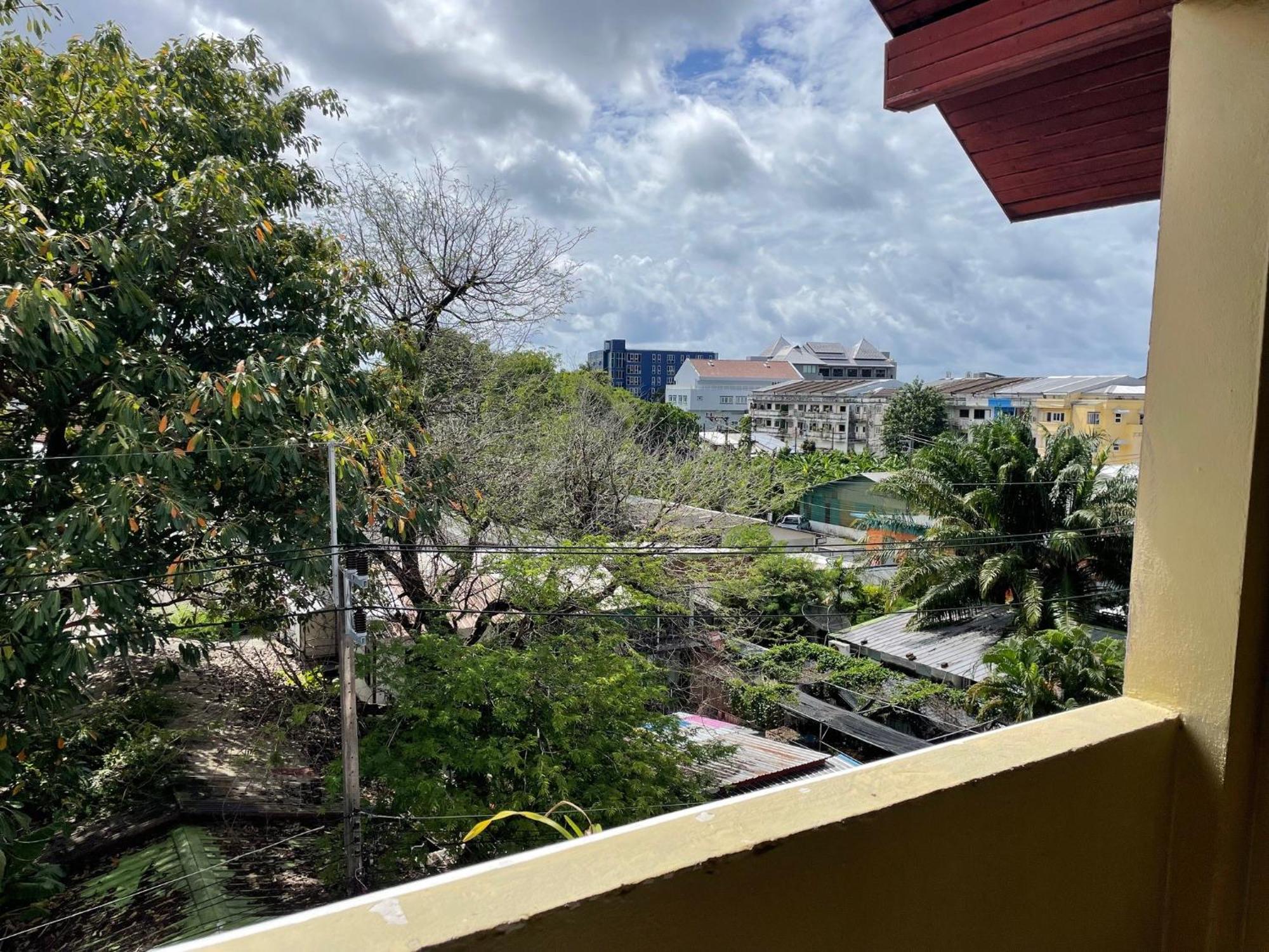 Nawaporn Place Hotel Phuket
