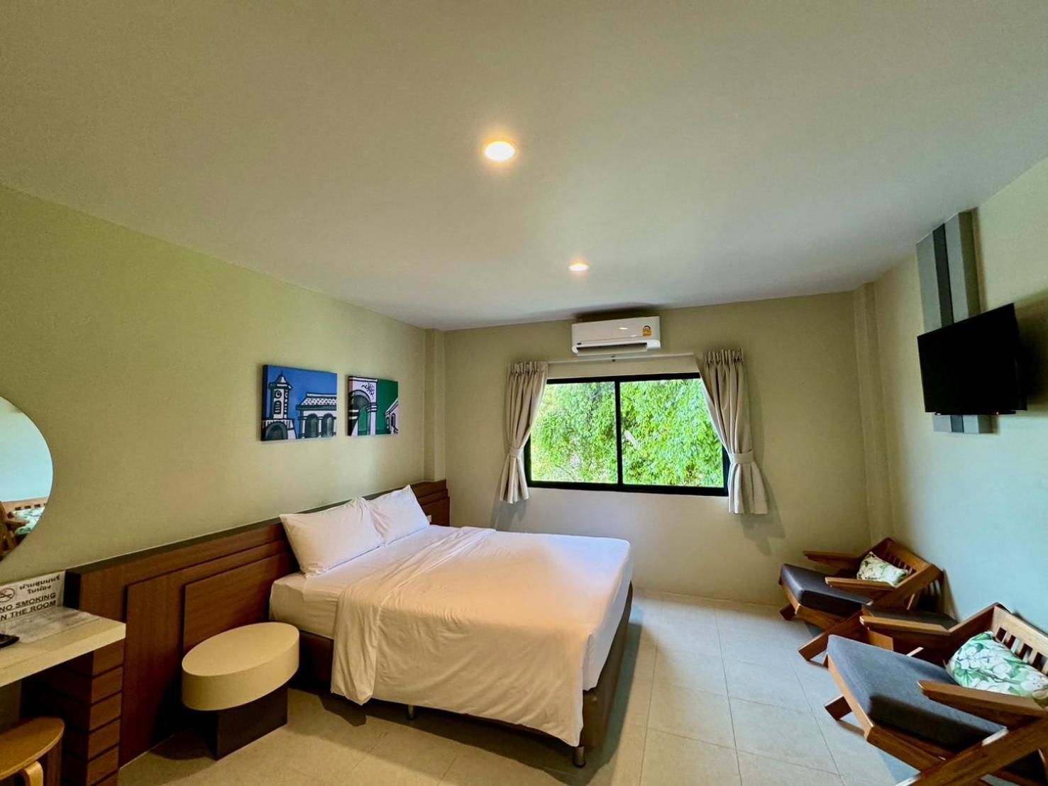Siri * Phuket