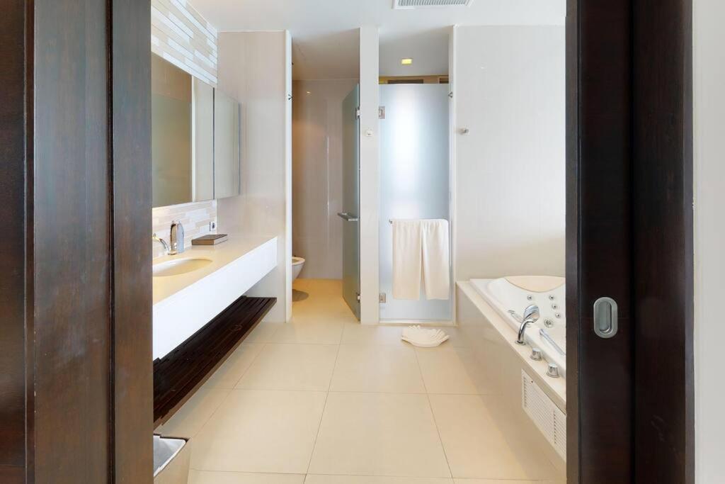 Villa Cape Sienna 4 - A Waterfront Grand Oasis Kamala Beach