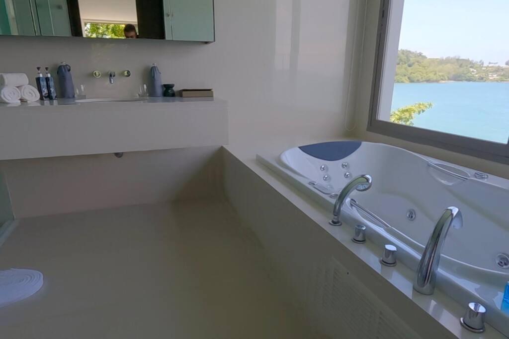 Cape Sienna 4 - A Waterfront Grand Oasis Villa Kamala Beach