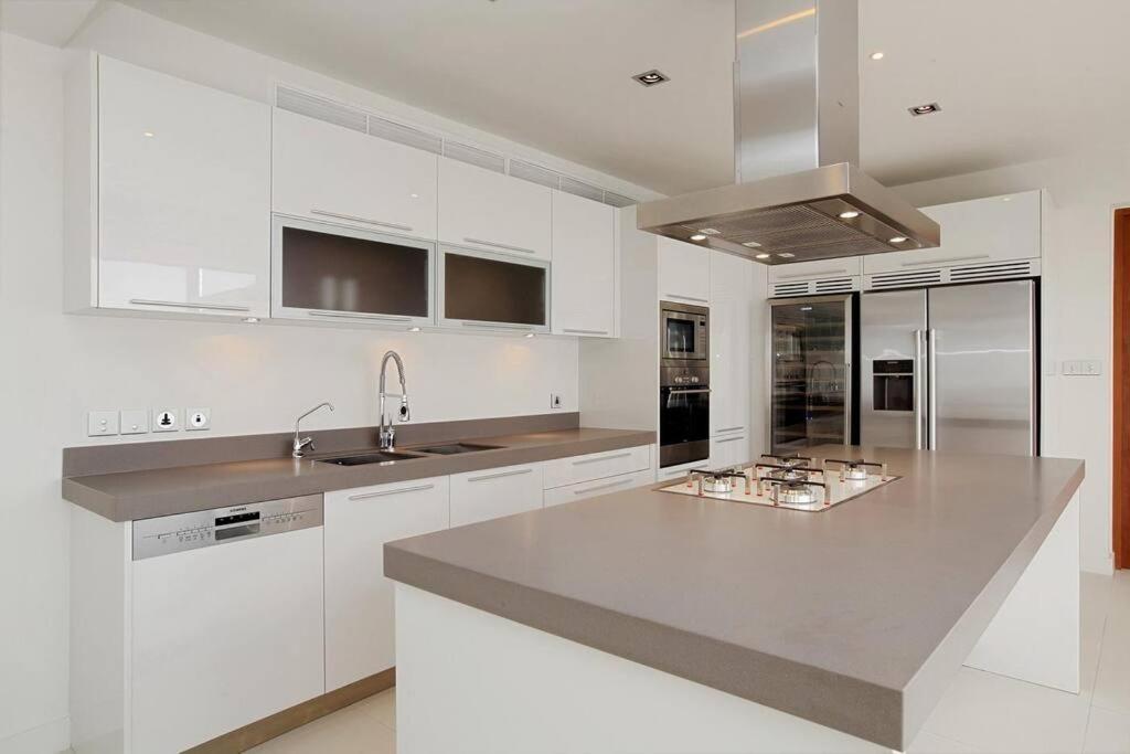 Cape Sienna 4 - A Waterfront Grand Oasis Villa Kamala Beach